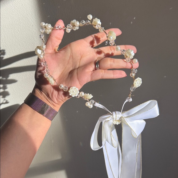 Elegant Cream Floral Hair Accessory